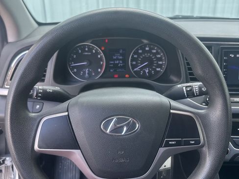 Used 2018 Hyundai Elantra SE FWD image 10