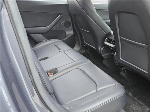 Used 2022 Tesla Model Y Long Range image 20