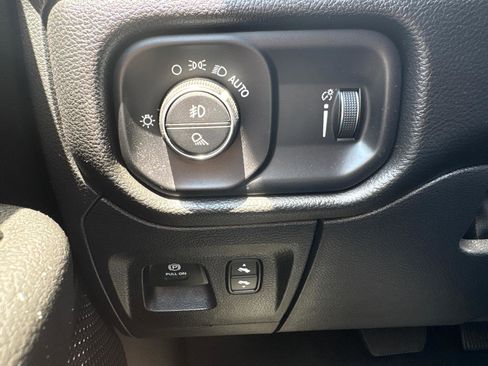 Used 2022 RAM 1500 Big Horn AWD/4WD image 30