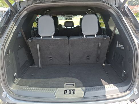 Used 2025 Ford Explorer ST-Line w/ ST-Line Street Pack AWD/4WD image 28