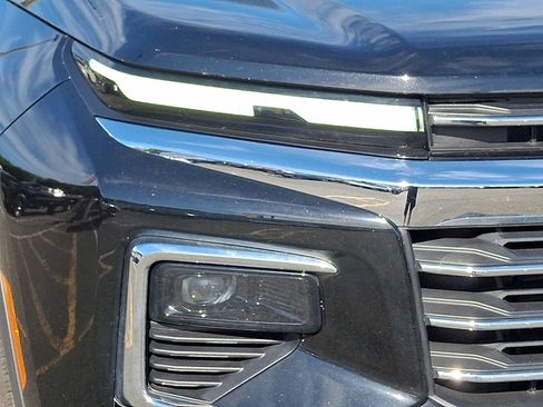 Used 2025 Chevrolet Traverse LT w/ Sun and Wheel Package FWD image 10