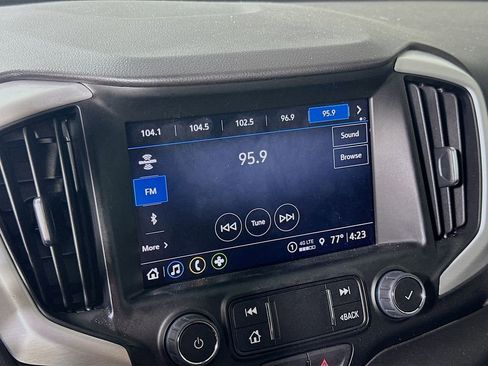 Used 2023 GMC Terrain SLT w/ Tech Package FWD image 29