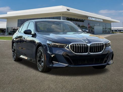 New 2026 BMW 530i xDrive w/ M Sport Package image 2