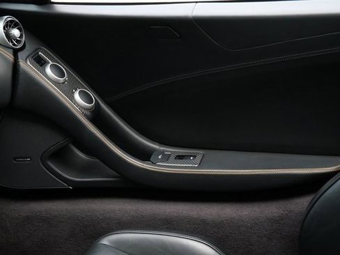 Used 2015 McLaren 650S Spider image 23