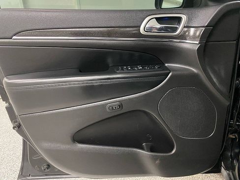 Used 2018 Jeep Grand Cherokee Limited image 10