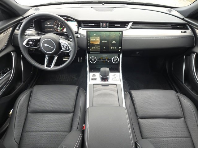 Used 2024 Jaguar XF R-Dynamic SE AWD/4WD image 11