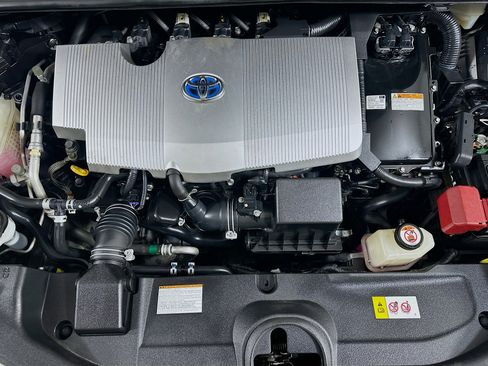 Used 2017 Toyota Prius Four image 31