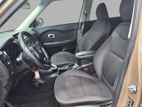 Used 2015 Kia Soul FWD image 19