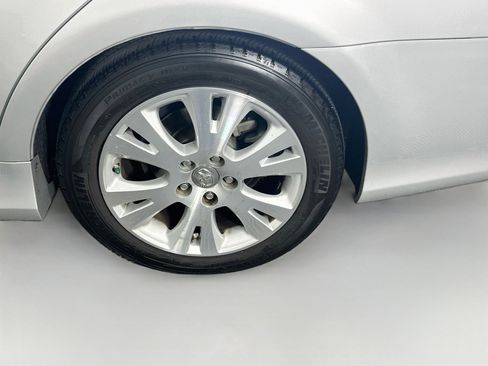 Used 2012 Toyota Avalon FWD image 11