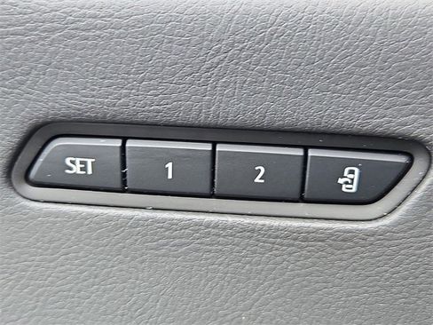 Used 2025 Cadillac XT6 Premium Luxury image 34