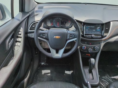 Used 2017 Chevrolet Trax LT w/ LT Convenience Package FWD image 13