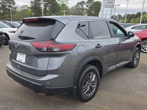 Used 2024 Nissan Rogue S image 12