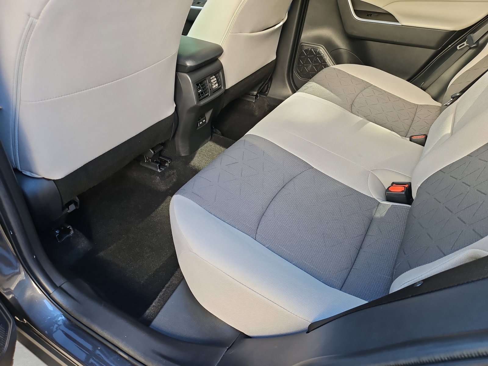 Used 2023 Toyota RAV4 XLE FWD image 30