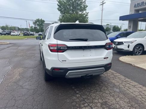 Used 2025 Honda Pilot TrailSport image 14