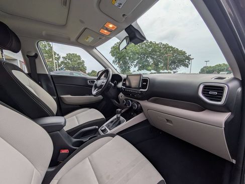 Used 2025 Hyundai Venue SEL FWD image 32