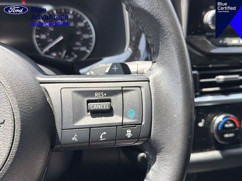 Used 2024 Nissan Pathfinder SV FWD image 22