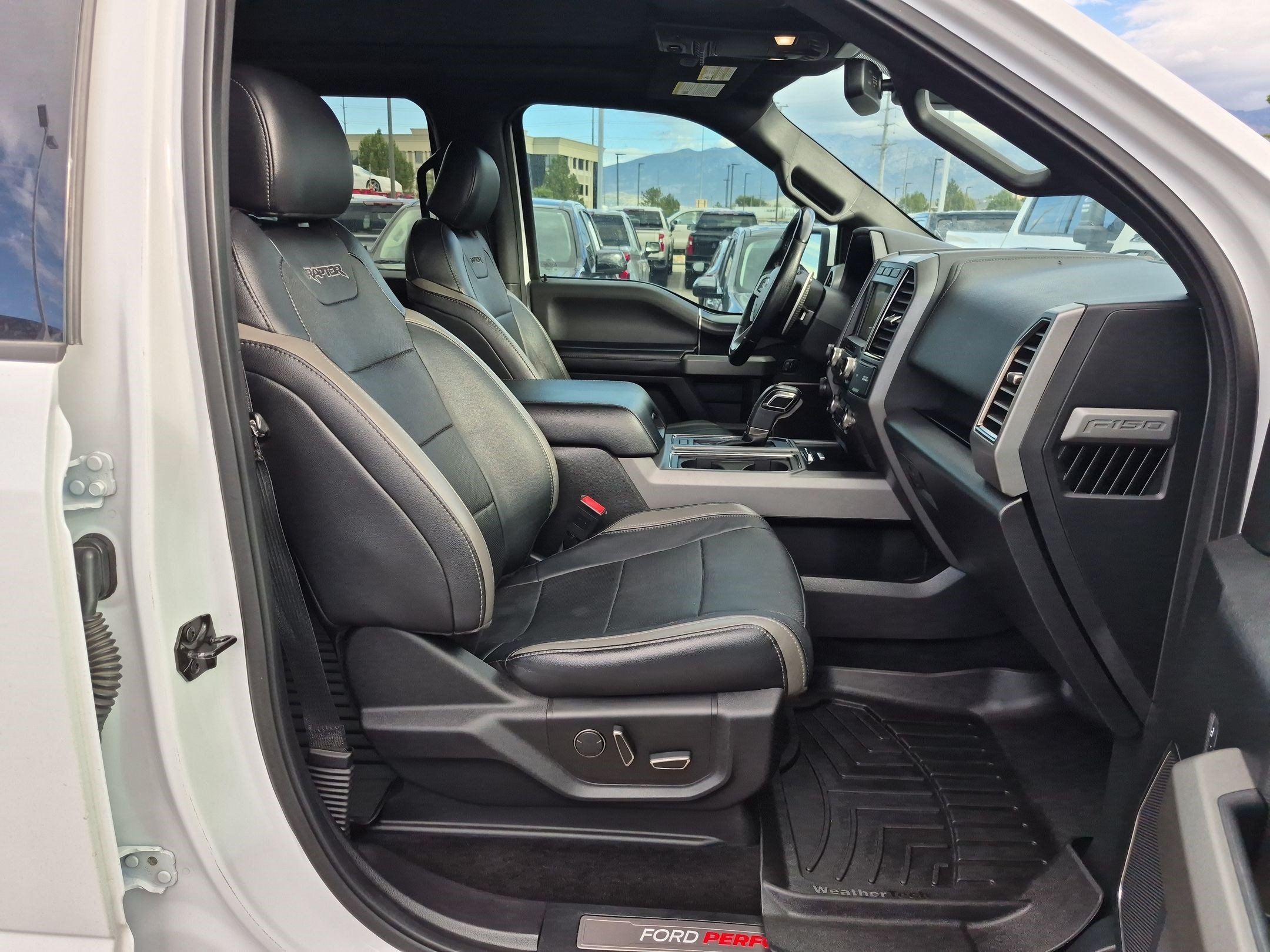 Used 2018 Ford F150 Raptor w/ Equipment Group 802A Luxury AWD/4WD image 31
