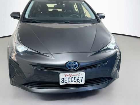 Used 2018 Toyota Prius Two w/ Prius Two Safety Plus Package FWD image 2