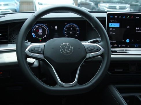 New 2025 Volkswagen Tiguan SE image 14