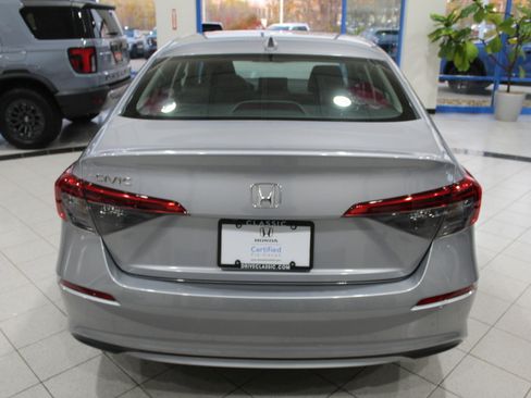 Certified 2022 Honda Civic EX image 6