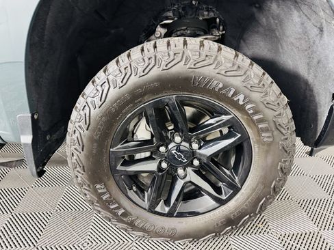 Used 2025 Chevrolet Silverado 1500 Custom Trail Boss w/ LPO, Dark Essentials Package AWD/4WD image 30