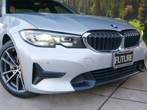 Used 2019 BMW 330i Sedan w/ Driving Assistance Package image 7