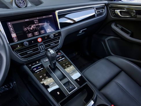Certified 2026 Porsche Macan AWD/4WD image 46
