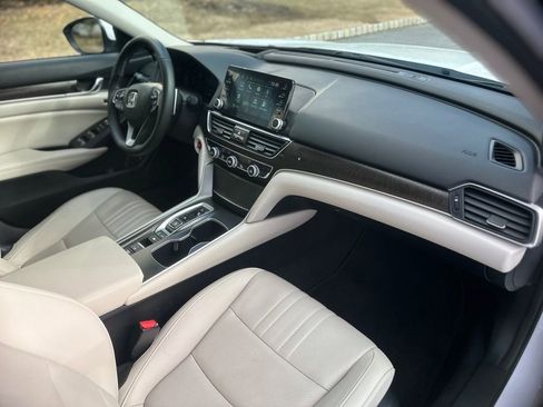 Used 2019 Honda Accord Touring image 16