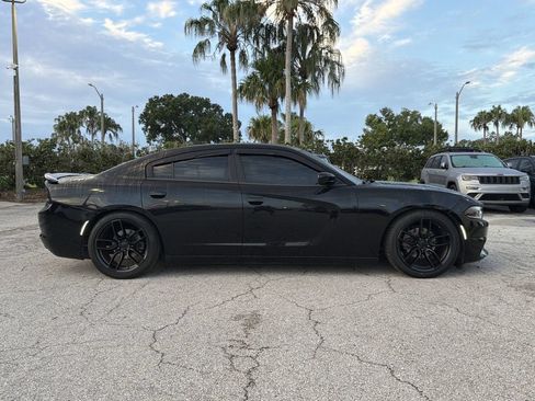Used 2021 Dodge Charger SXT w/ Leather Interior Group RWD image 4
