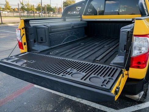 Used 2018 Nissan Titan PRO-4X w/ Pro-4x Convenience Package image 13