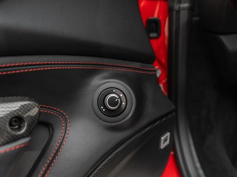 Used 2022 Ferrari F8 Tributo image 91