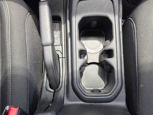 Used 2022 Jeep Wrangler Sport AWD/4WD image 19