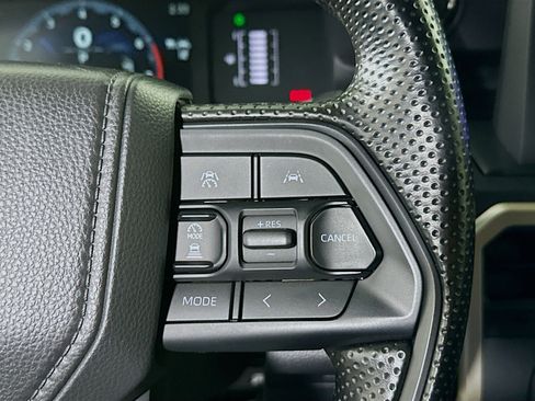 Used 2025 Toyota Tacoma SR image 17