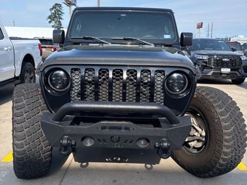 Used 2021 Jeep Gladiator Sport image 2