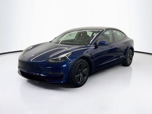 Used 2023 Tesla Model 3 Standard Range RWD image 3