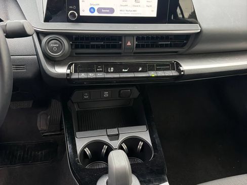 Used 2025 Toyota Prius LE FWD image 12