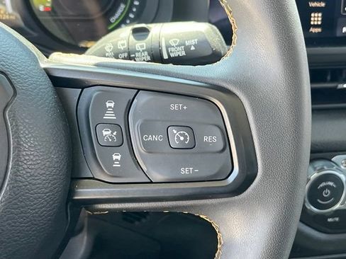 Used 2024 Jeep Wrangler Unlimited AWD/4WD image 15