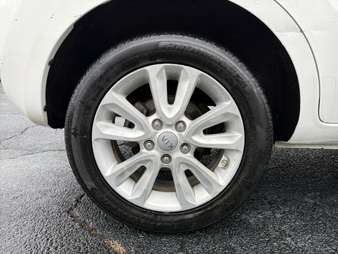 Used 2012 Kia Soul + image 17