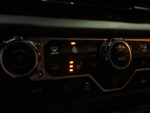 Used 2024 Jeep Wrangler Sahara image 19