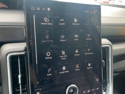 Used 2025 GMC Yukon Denali AWD/4WD image 12