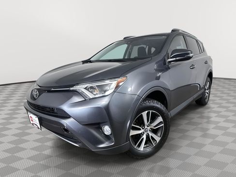 Used 2018 Toyota RAV4 XLE AWD/4WD image 1
