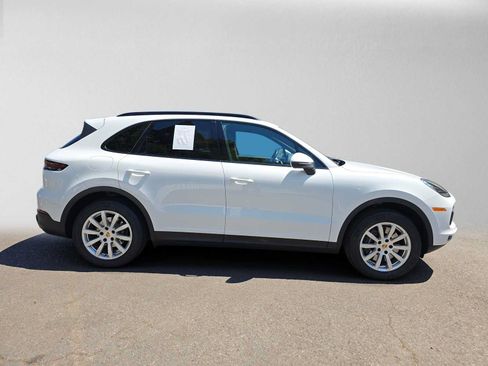 Used 2021 Porsche Cayenne AWD/4WD image 2