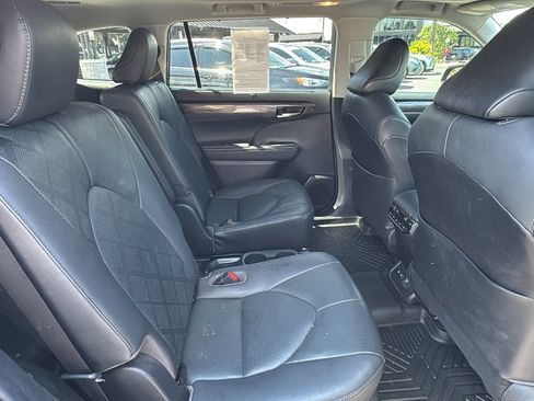 Used 2020 Toyota Highlander Platinum image 35