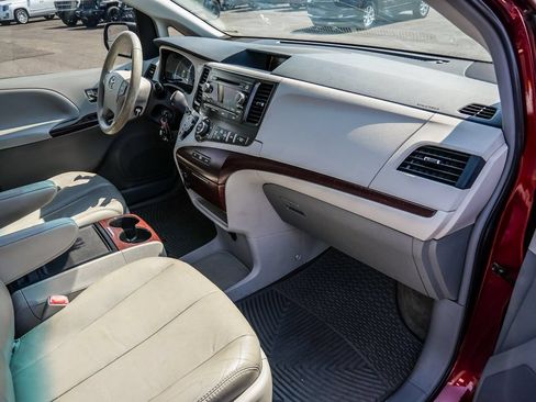 Used 2012 Toyota Sienna XLE FWD image 68