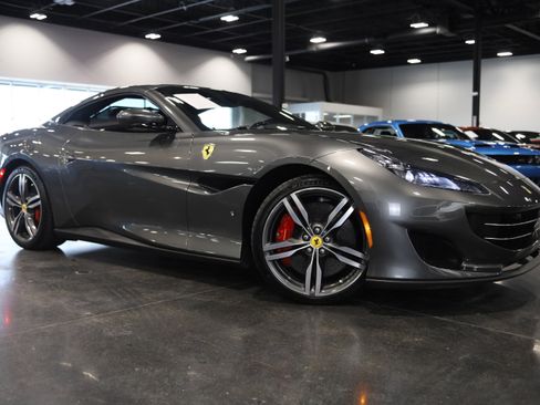 Used 2020 Ferrari Portofino image 2