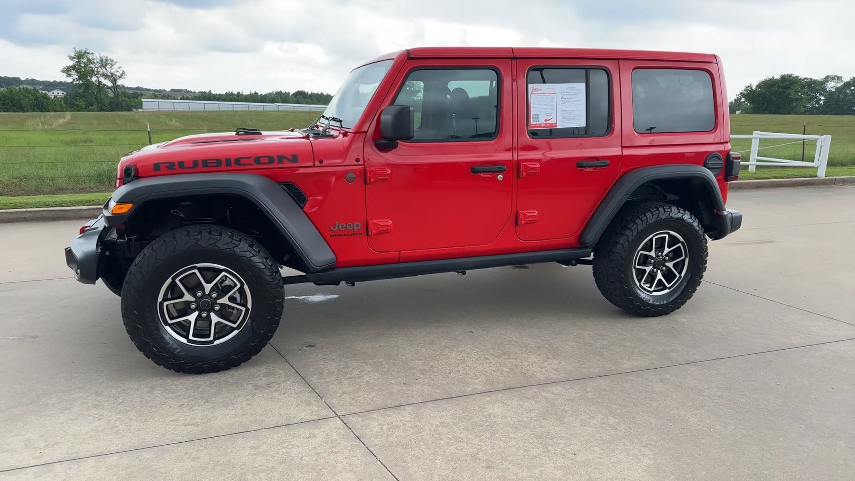 Used 2025 Jeep Wrangler Unlimited Rubicon AWD/4WD image 4