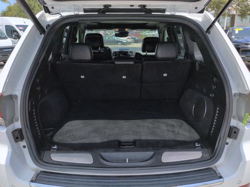 Used 2018 Jeep Grand Cherokee Overland RWD image 13