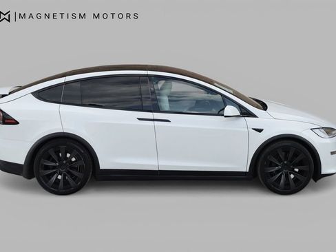 Used 2022 Tesla Model X Plaid image 3