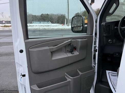 Used 2021 Chevrolet Express 2500 w/ Driver Convenience Package image 17