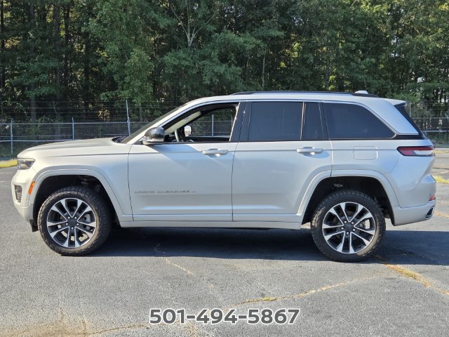 Used 2022 Jeep Grand Cherokee Overland AWD/4WD image 2